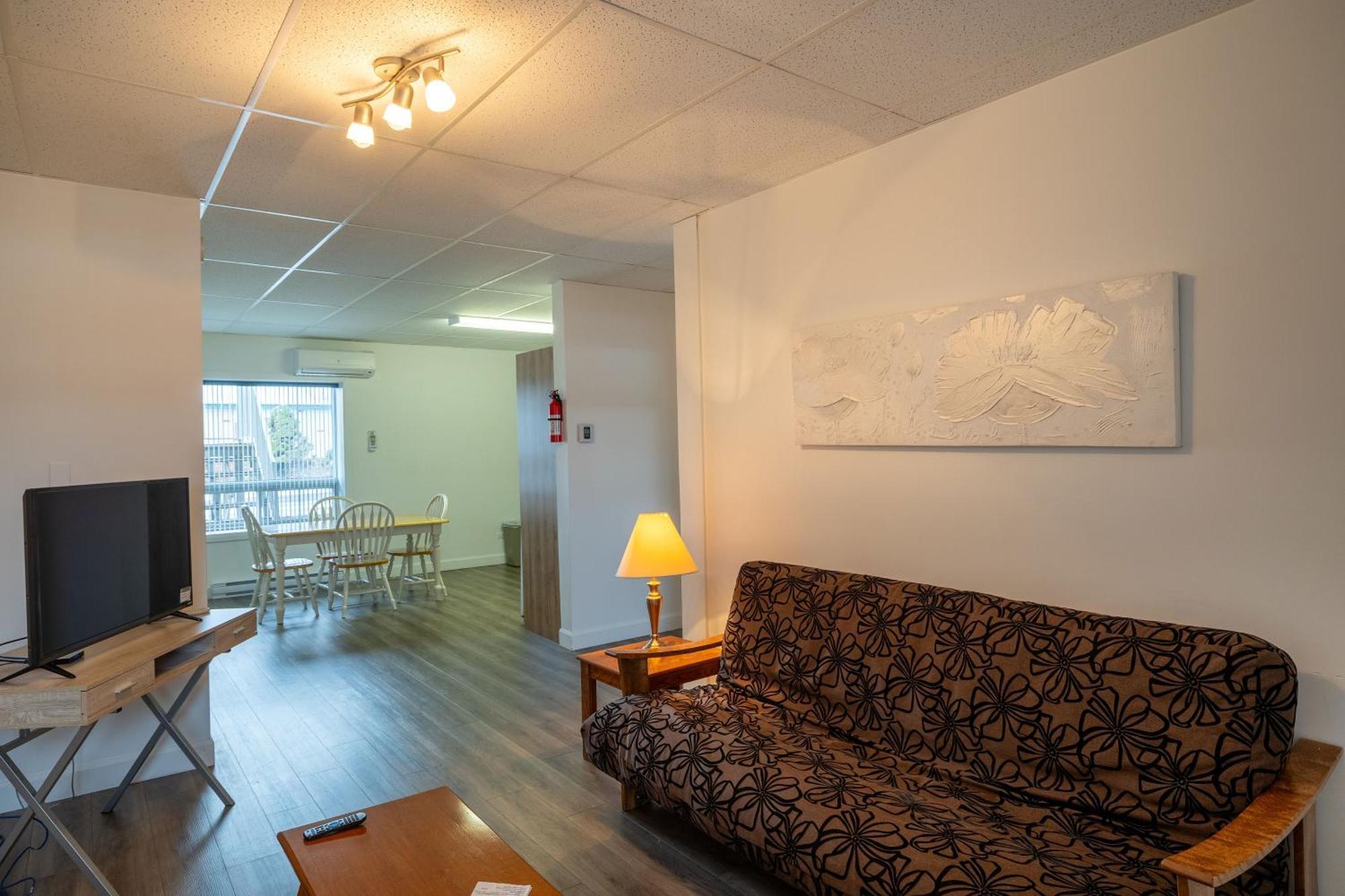 Motel Et Condo Chez Charley Sainte-Anne-de-Beaupre Exterior photo